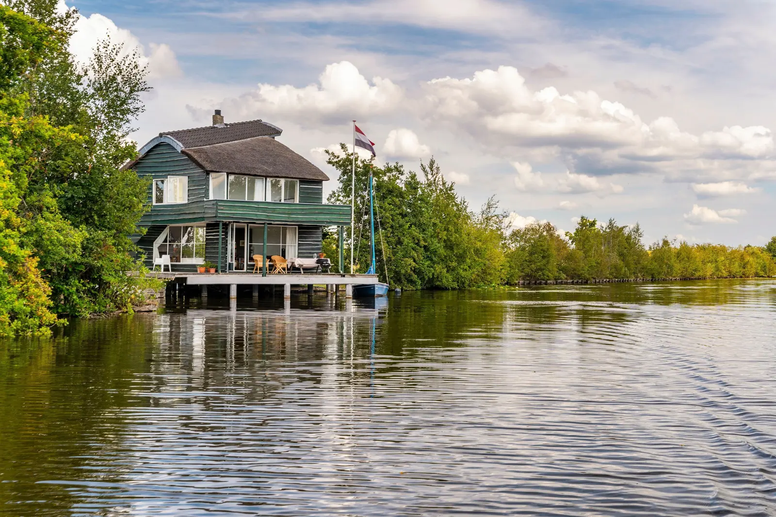 Zomerhuis De Braamakkers, Breukelen – het zomerhuis vanaf het water