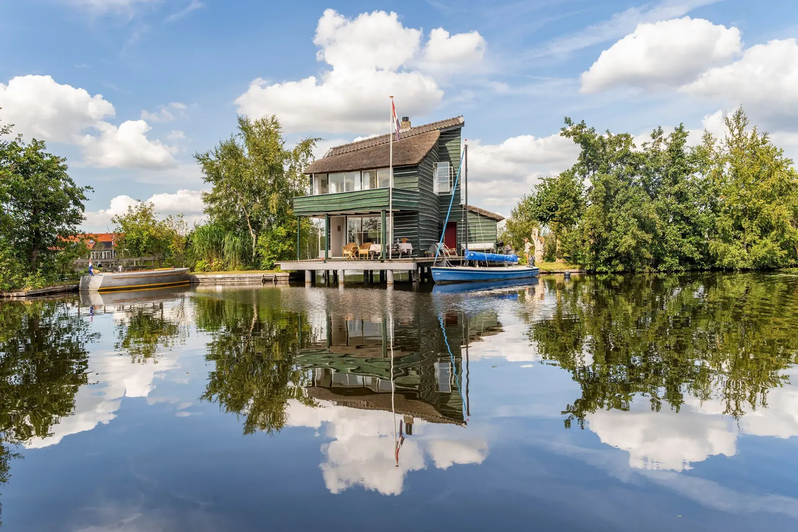 Zomerhuis De Braamakkers, Breukelen – weerspiegeling in de plas