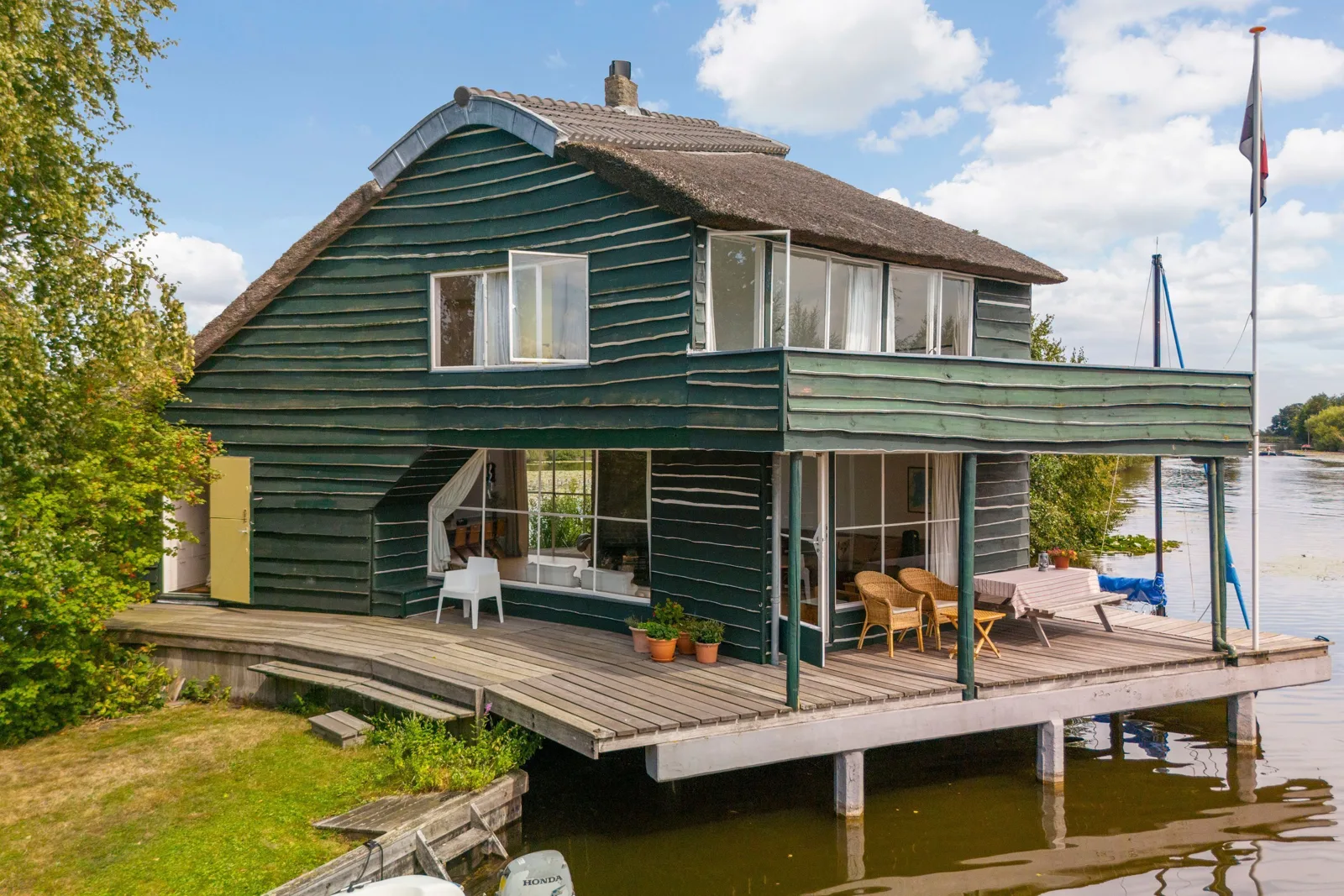 Zomerhuis De Braamakkers, Breukelen – gevel met terras
