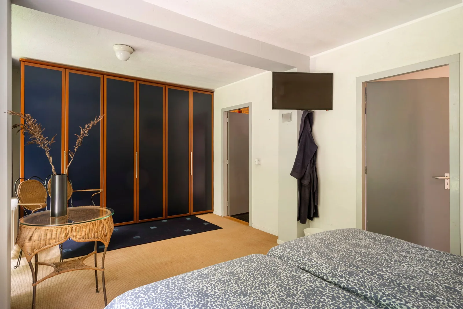 Folgeralaan 13, Drachten – slaapkamer met kastenwand