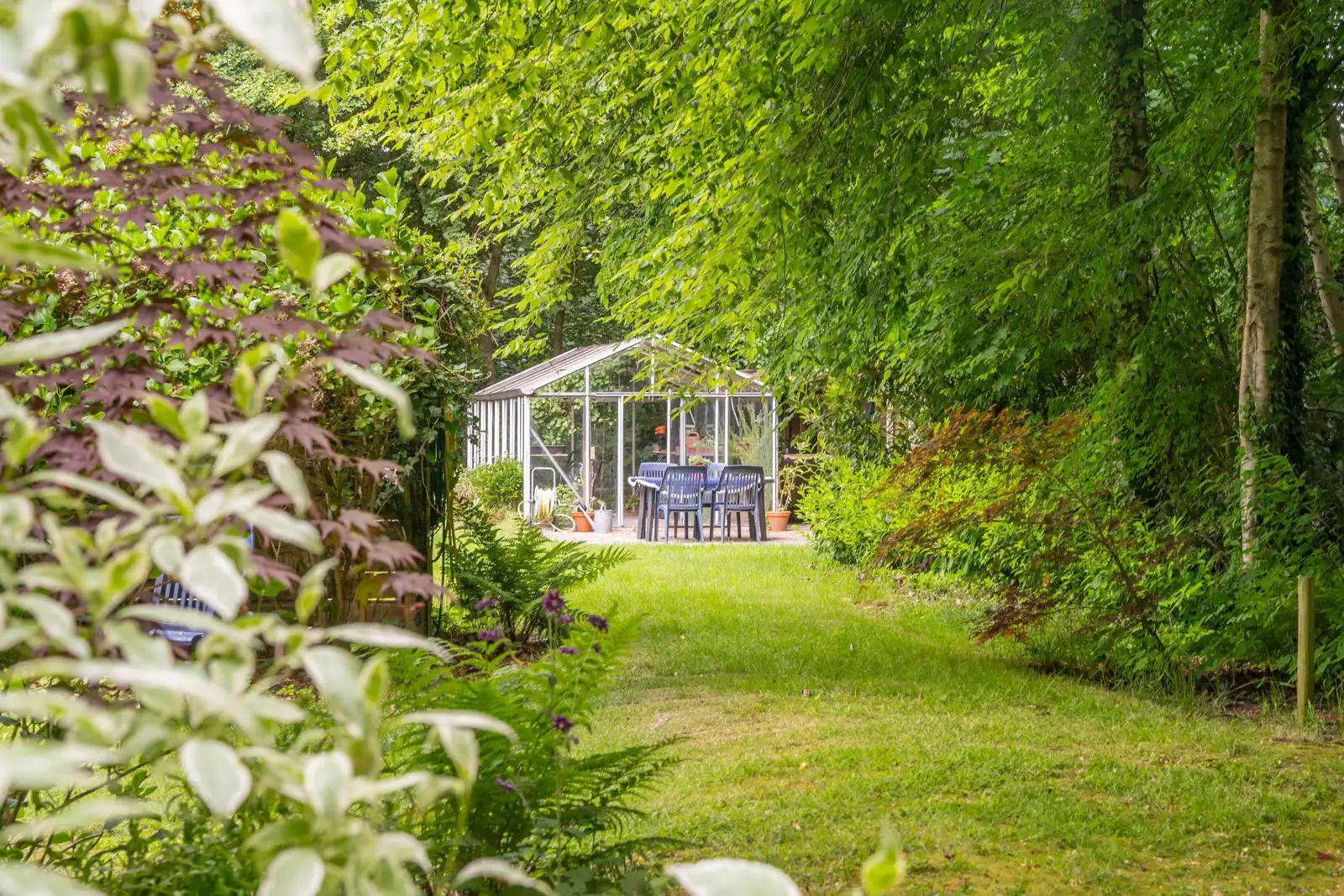 Folgeralaan 13, Drachten – kas in de tuin