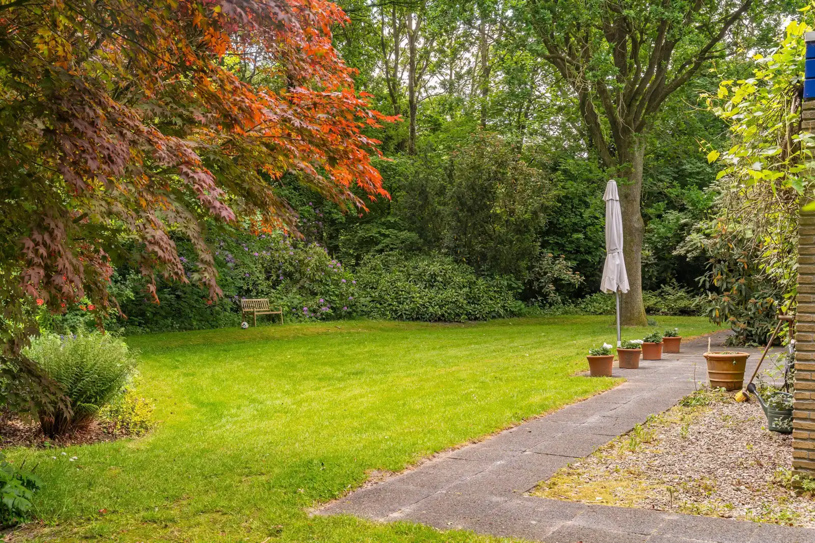 Folgeralaan 13, Drachten – tuin met pad
