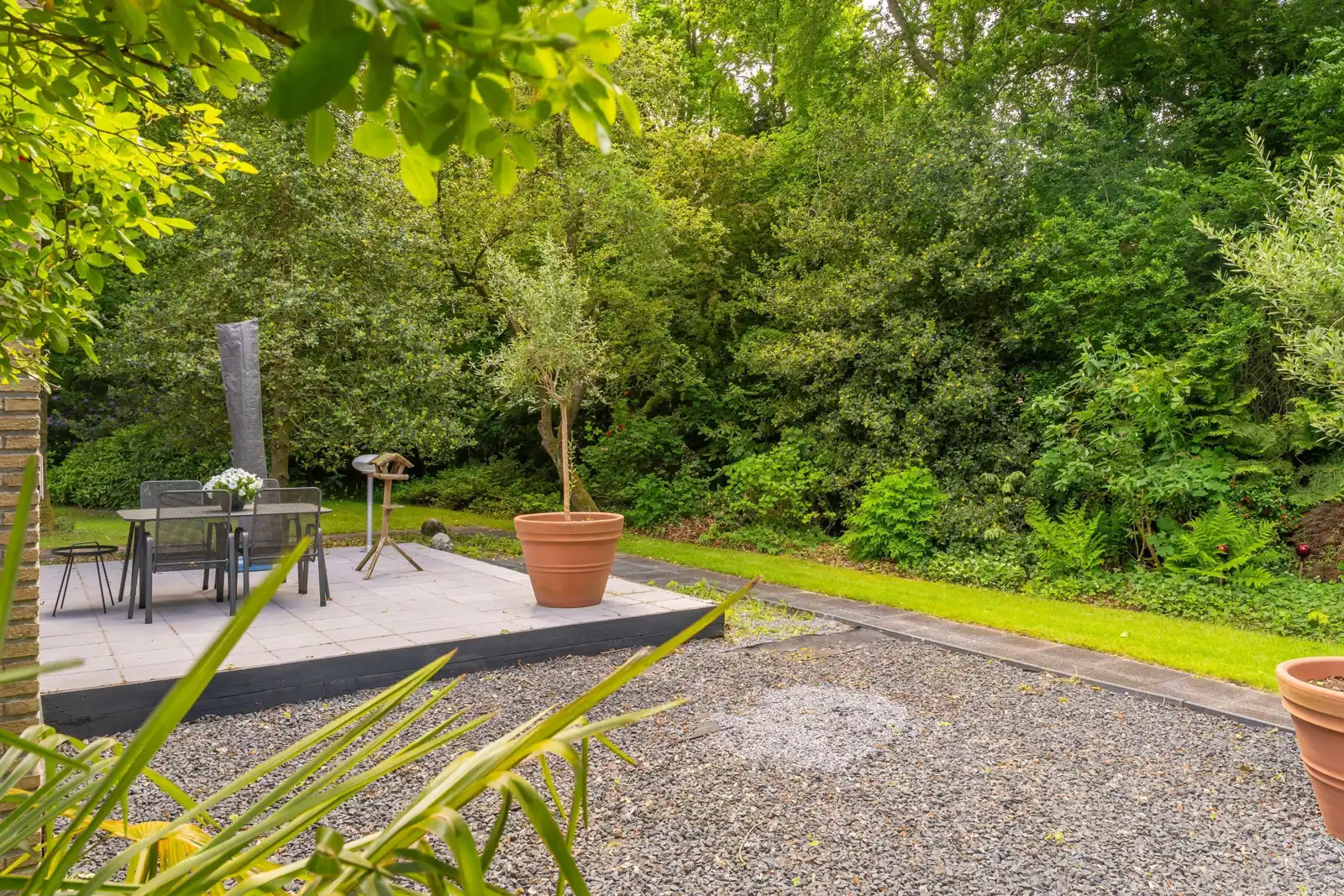 Folgeralaan 13, Drachten – terras in de tuin