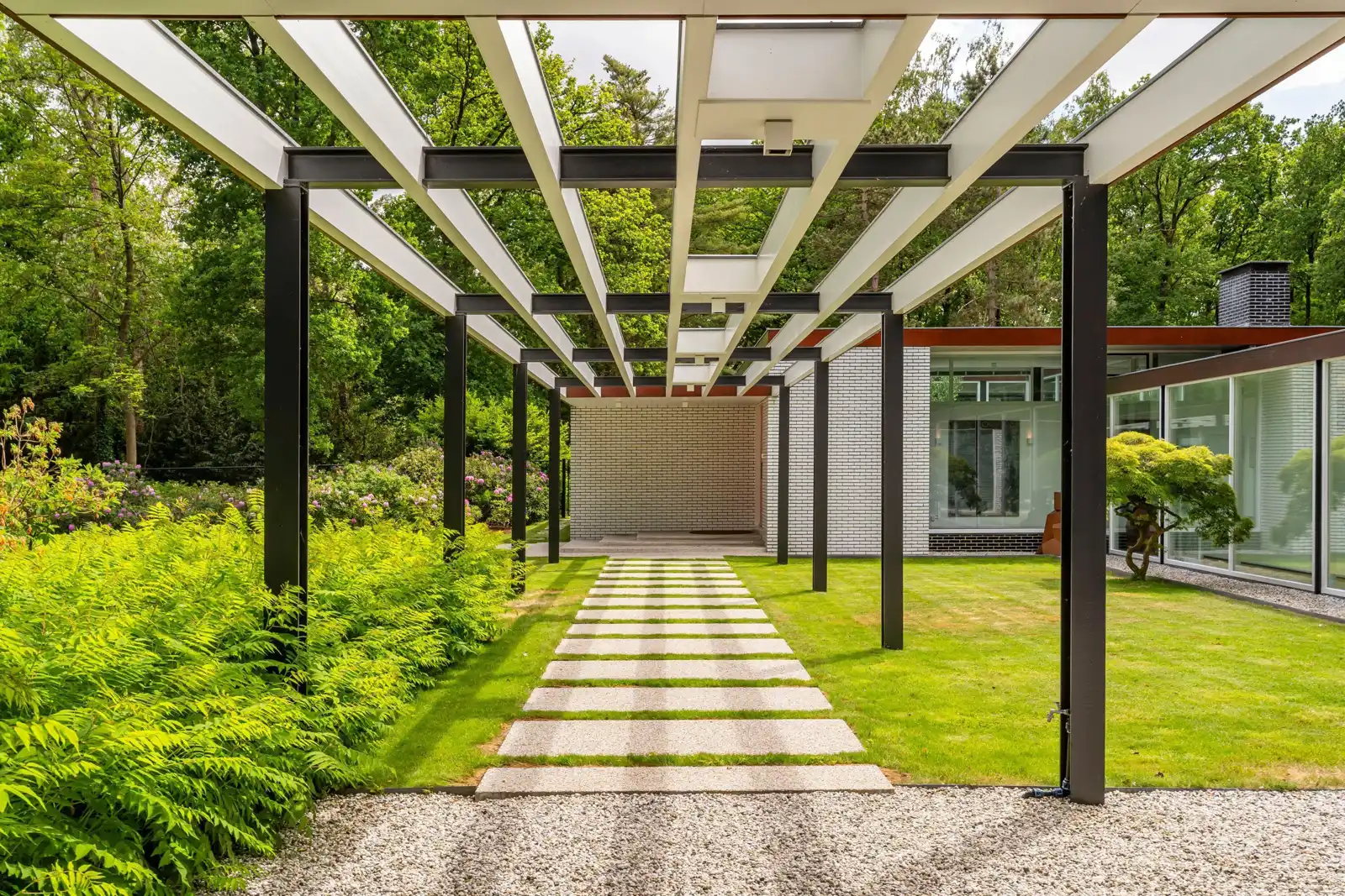 Woonhuis Bosschaert, Laren – pergola en tuin